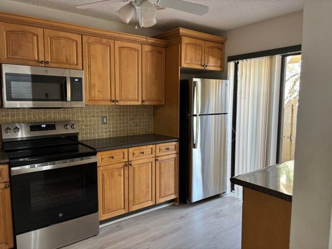 Building Photo - 2843 Carambola Cir N