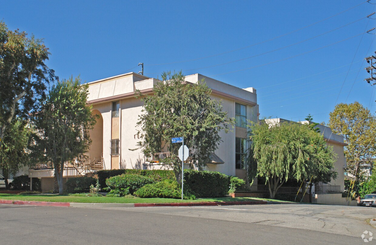 Foto del edificio - 10961 Rose Ave