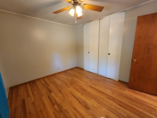 Building Photo - 8201 S Cherrywood Dr