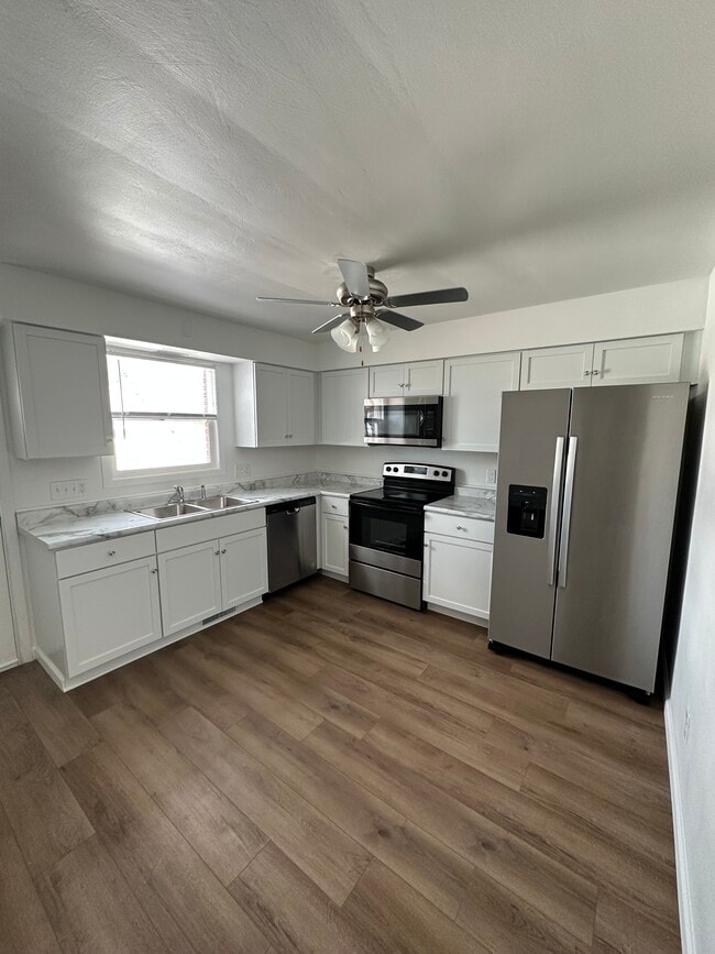 Foto del edificio - 1132 N Highland Ave