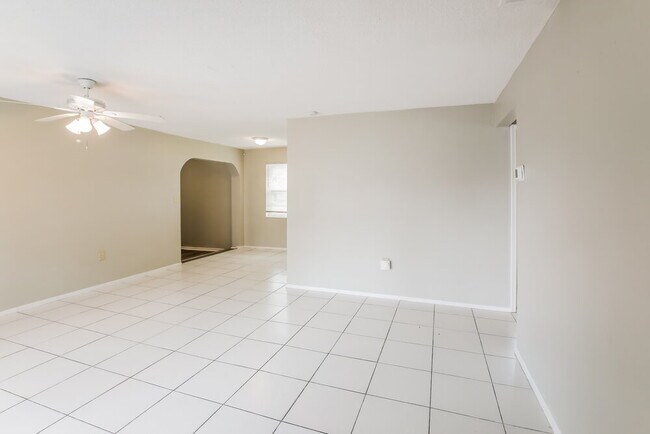 Foto del edificio - 6885 NW 27th Ct