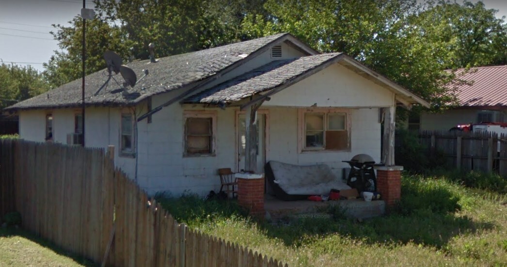 Building Photo - 104 S Iowa St