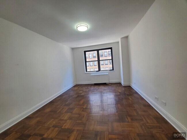 Building Photo - 96 Fifth Avenue