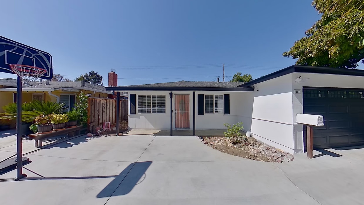 Vista frontal y entrada - 471 Serenade Way