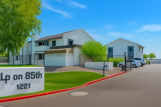 Building Photo - 1221 N 85th Pl