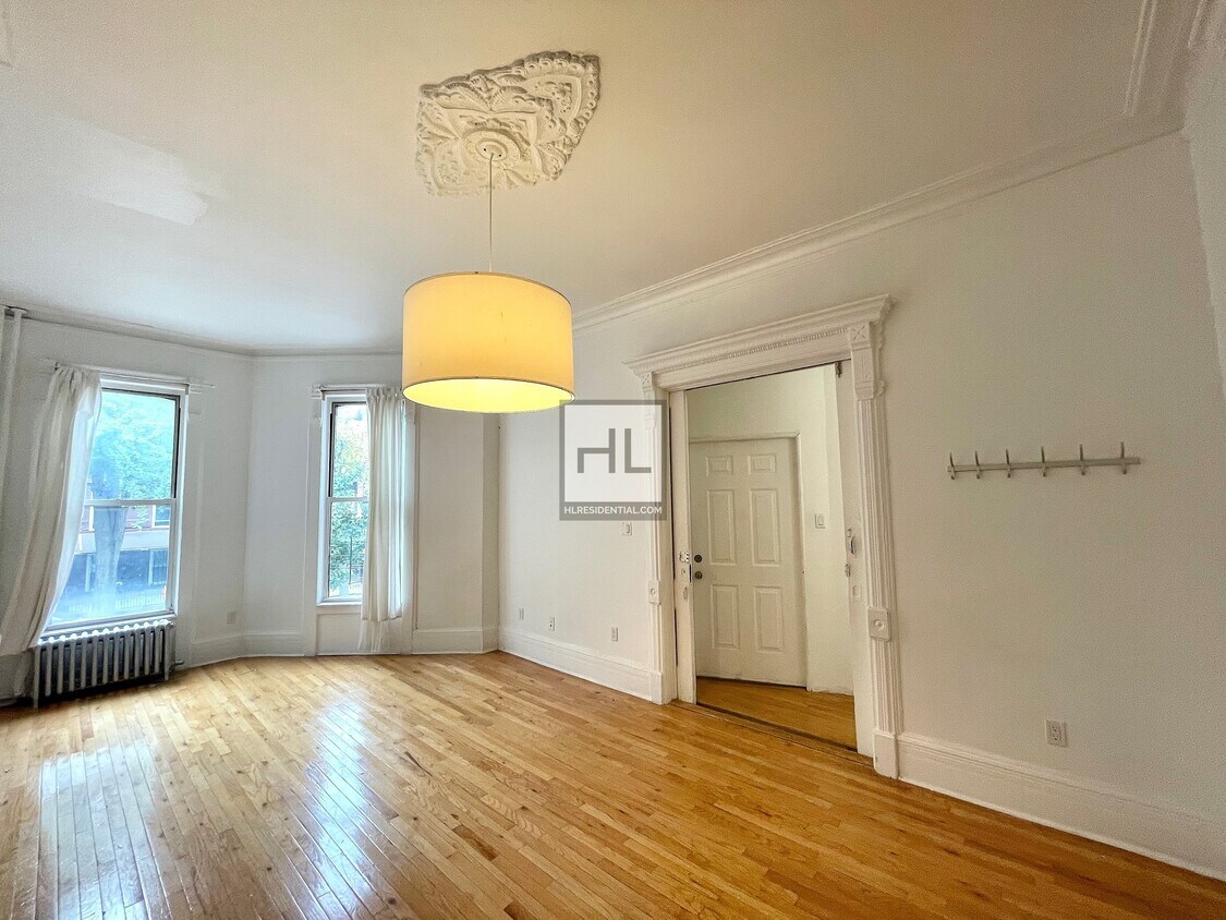 NO FEE Huge 3 Bed 2 Bath Triplex + Washer/... Room for Rent in