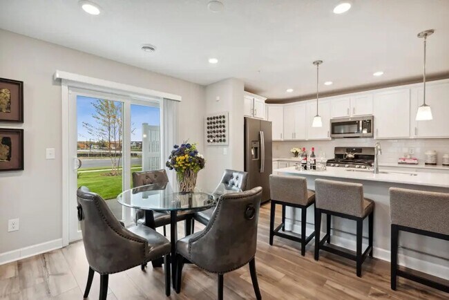 Building Photo - Awesome lennar new construction 3 bed town...