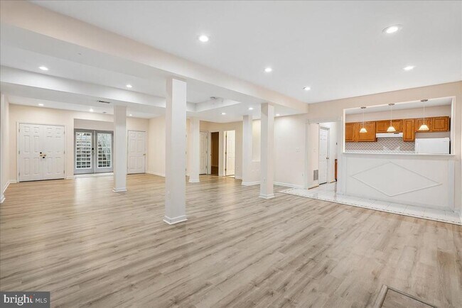 Foto del edificio - 905 Royal Elm Ct