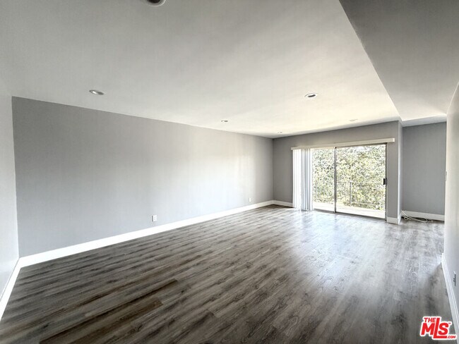 Foto del edificio - 711 Orange Grove Ave