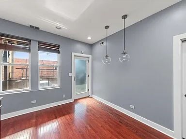 Building Photo - "Charming 2-Bedroom Apartment in Vibrant Chicago Locale – Your Urban Oasis Awaits!"