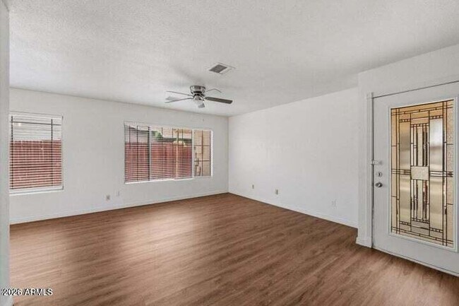 Foto del edificio - 5656 W Alice Ave