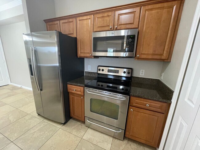 Building Photo - ANNUAL RENTAL -  2 BED / 2 BATH WITH LAKE ...