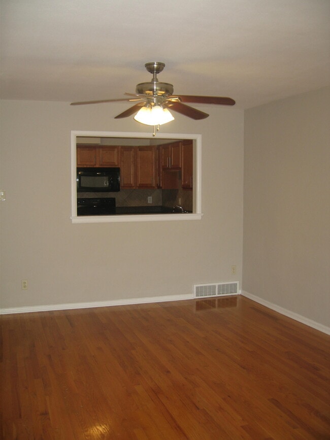 Living Room - 214 S Clay Ave