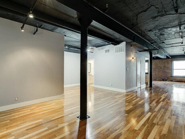 Foto del edificio - 910 Houston St