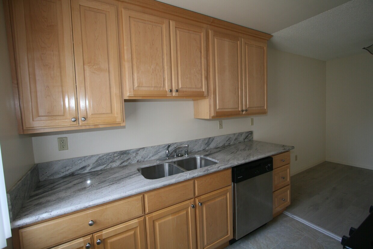 Primary Photo - 2301 N Fairview St