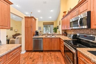 Building Photo - 9553 Shadybrook Dr