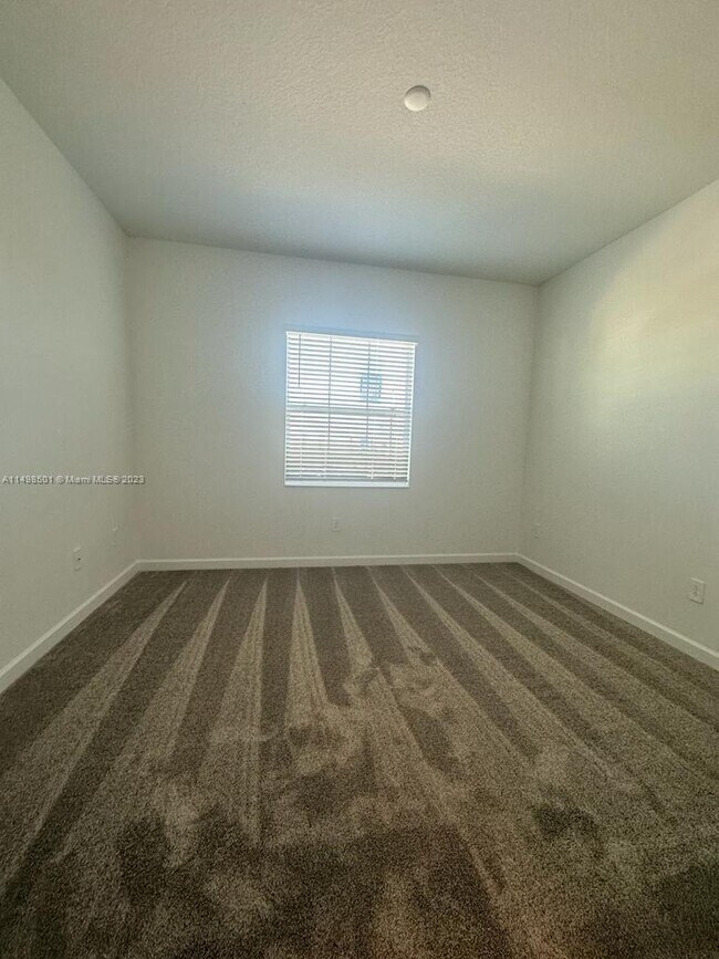 Foto del edificio - 4137 REDBRIDGE Loop