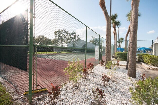 Building Photo - 1308 Pine Ridge Cir E