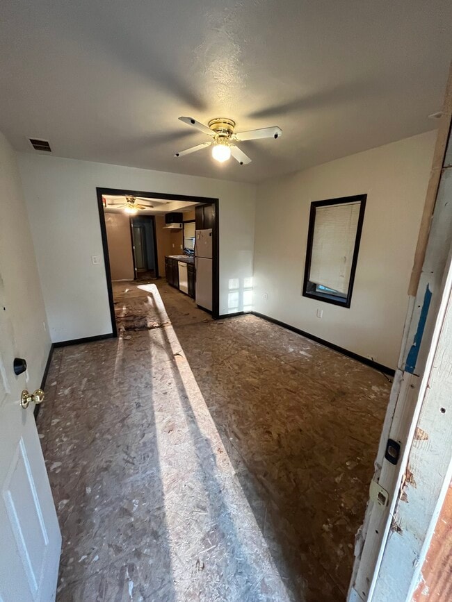 Building Photo - 323 S Clarence Pl