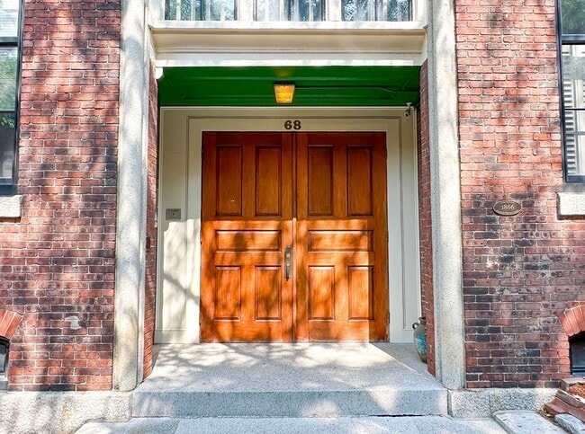 Building Photo - 68 Baldwin St