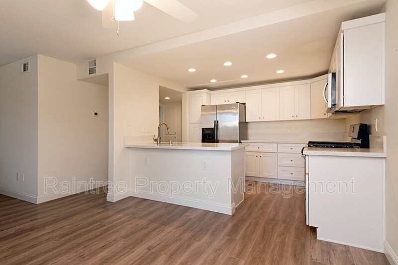 Foto principal - 391 N Melrose Dr