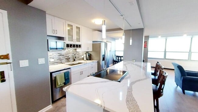 Building Photo - 3550 N Lake Shore Dr W