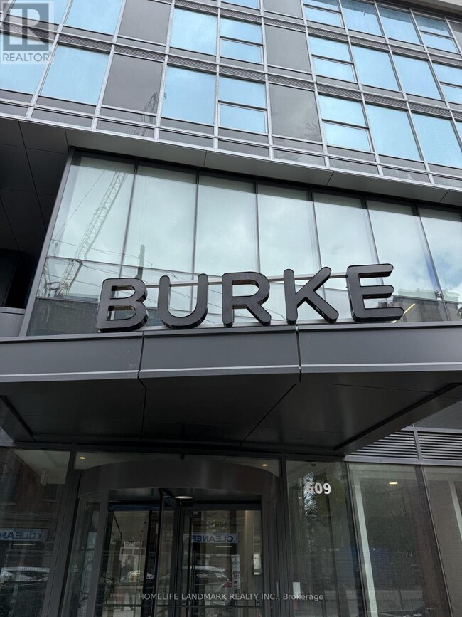 Building Photo - 609 Sherbourne St