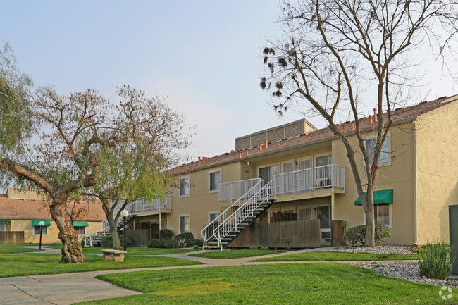 Building Photo - View Road Apartments