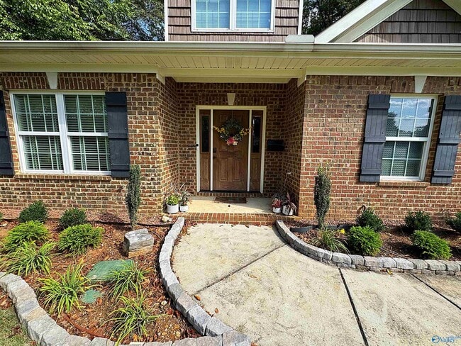 Building Photo - 2709 Thornton Cir SW