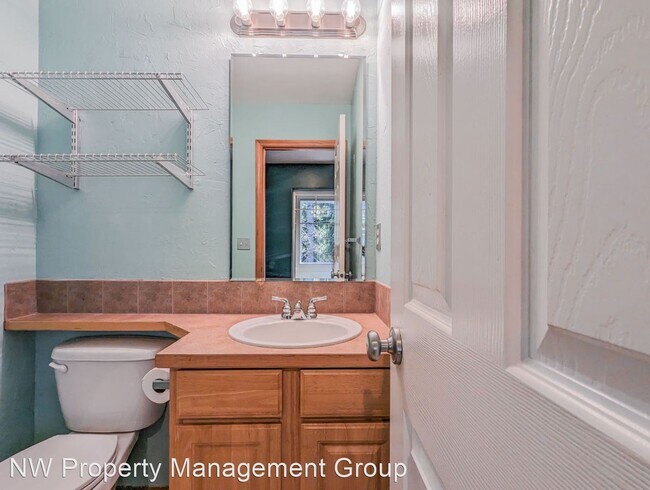 Building Photo - 3 br, 2.5 bath House - 11725 14th Ave W