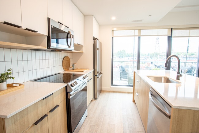 Building Photo - Luxo