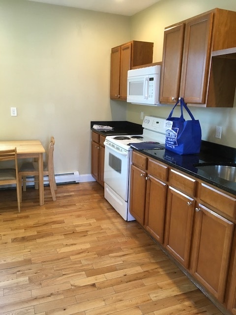 Cocina - Spacious 4-Bedroom Home in Heart of Lowell