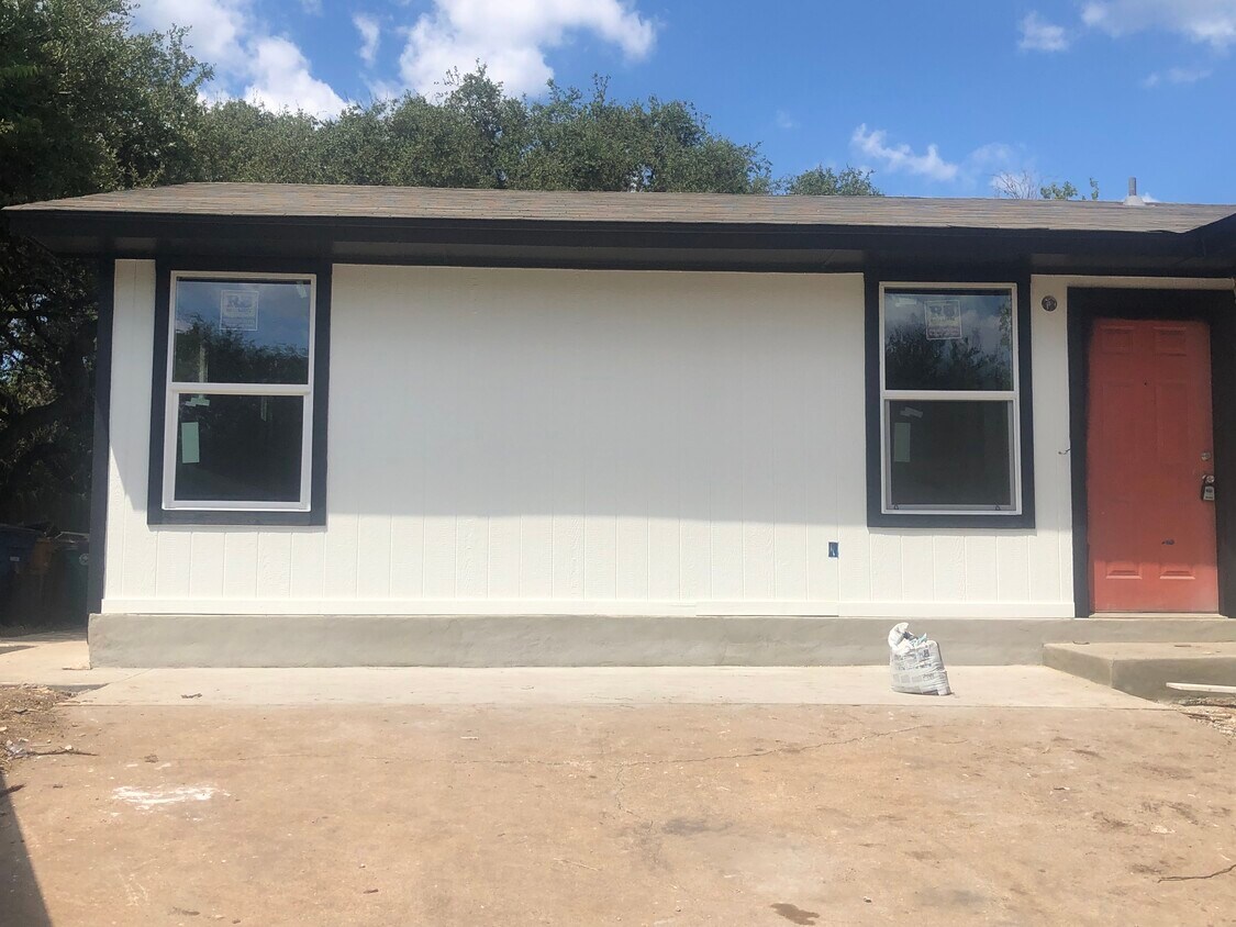 Building Photo - 900 Ramble Ln