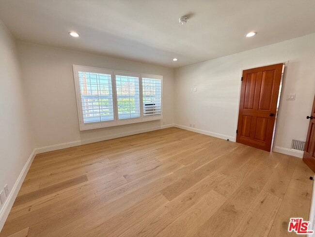 Building Photo - 9667 W Olympic Blvd