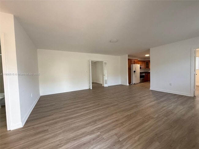 Foto del edificio - 1120 NW 32nd Ct