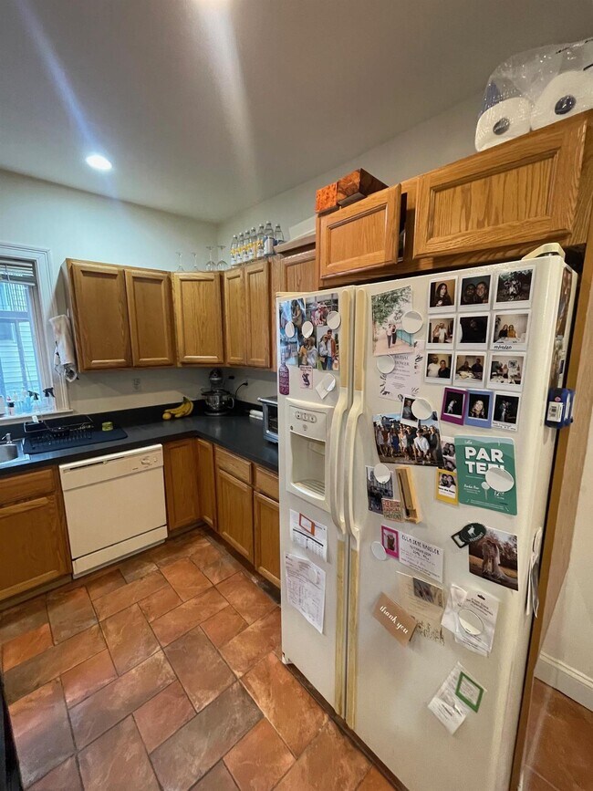 Building Photo - 13 Hall St