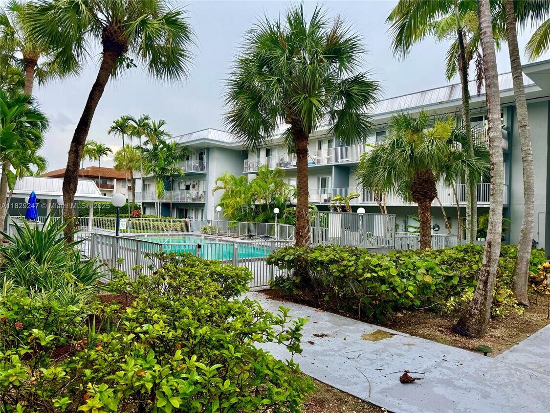 Foto principal - 7401 SW 82nd St