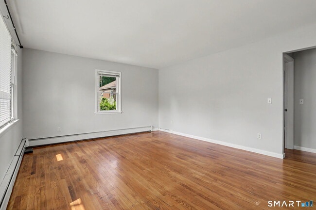 Foto del edificio - 115 Forestview Rd