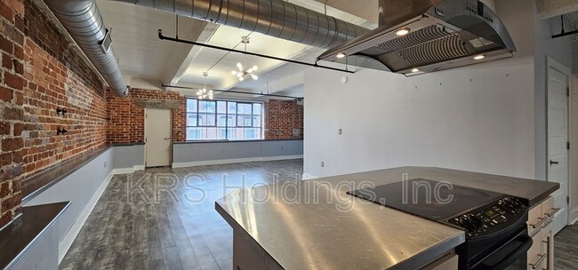 Building Photo - 435 Monticello Ave