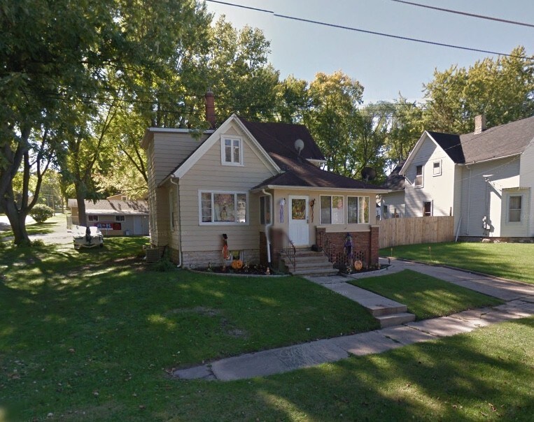 804 N Dixon Ave, Dixon, IL 61021 House Rental in Dixon, IL