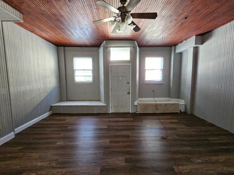 31 Crescent St Unit 1, Ansonia, CT 06401 Room for Rent in Ansonia, CT