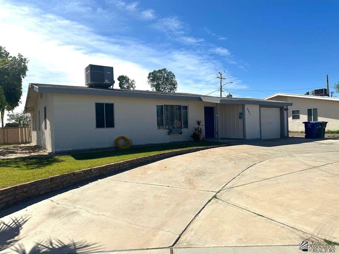 Primary Photo - 801 W 20th Pl