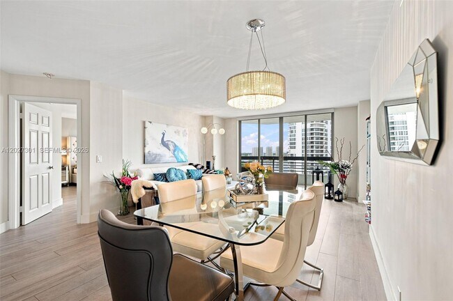 Foto del edificio - 3500 Mystic Pointe Dr