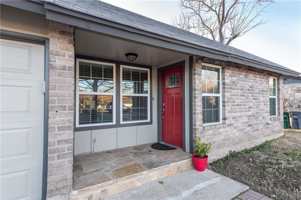 Primary Photo - 6103 Woodhue Dr