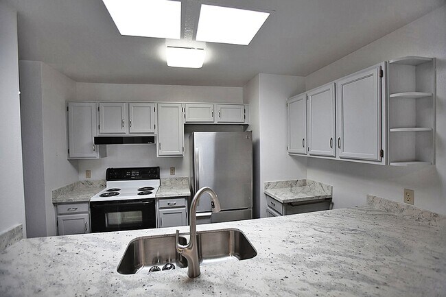 Foto del edificio - 18706 N 92nd Dr