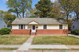 Building Photo - 210 Cynthia Dr