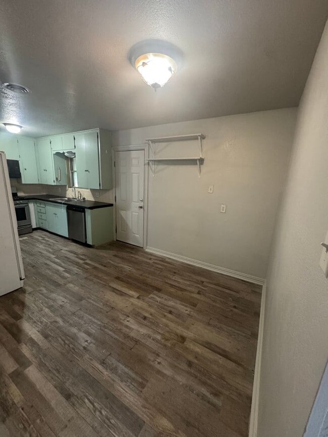 Building Photo - 3 BEDROOM 1 BATHROOM HOME FOR RENT!