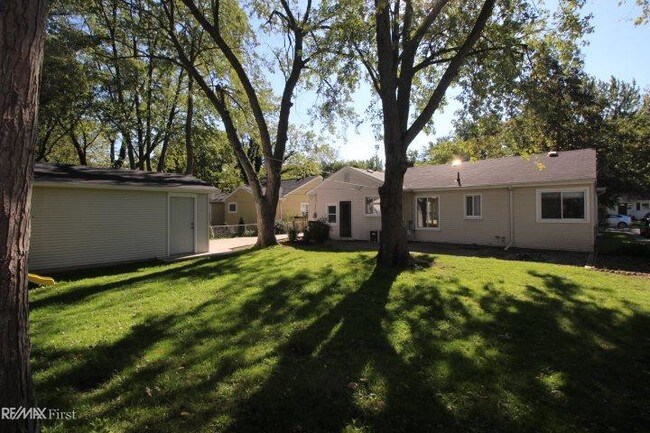 Foto del edificio - 15708 Kirkshire Ave