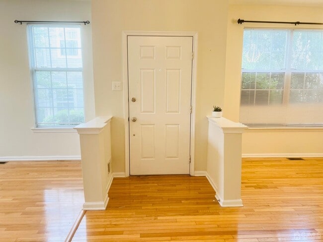 Building Photo - 1806 Dahlia Cir