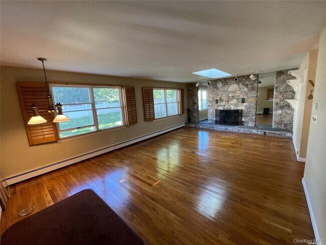 Building Photo - 217 Greeley Ave